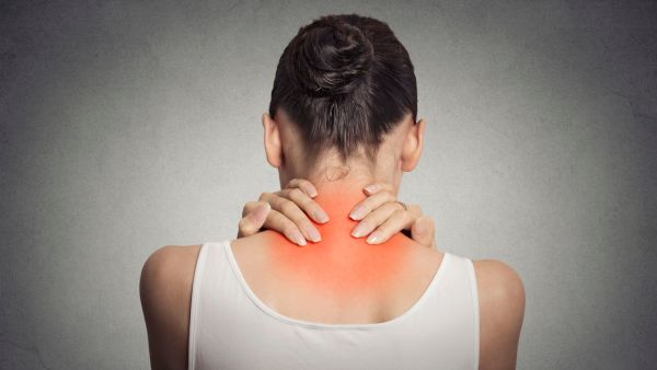 طبيب البوابة: 5 علاجات للتخلص من آلام الرقبة