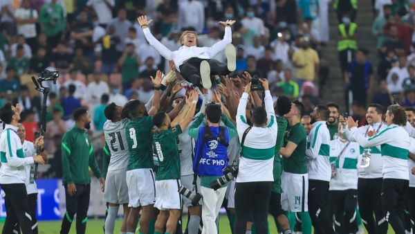 Saudi Arabia's French coach Herve Renard is carried by team players in celebration at the end of the 2022 Qatar World Cup Asian Qualifiers football match between Saudi Arabia and Australia, at the King Abdullah Sport City Stadium in the city of Jeddah, on March 29, 2022. (Photo by AFP)