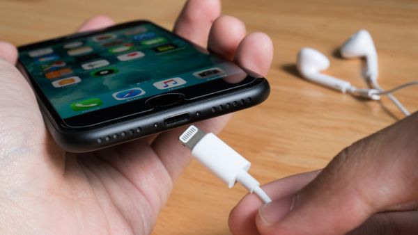 Apple to Replace iPhone's Lightning Port with USB-C: Report