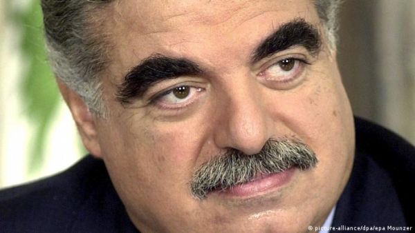 ولقي 21 شخصا، إضافة إلى الحريري، مصرعهم في الانفجار.