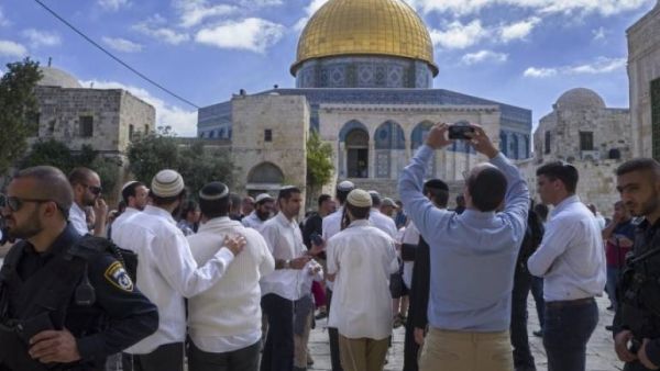 مستوطنون يقتحمون المسجد الأقصى