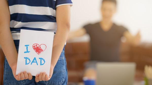 رسائل تهنئة بمناسبة عيد الأب 2025