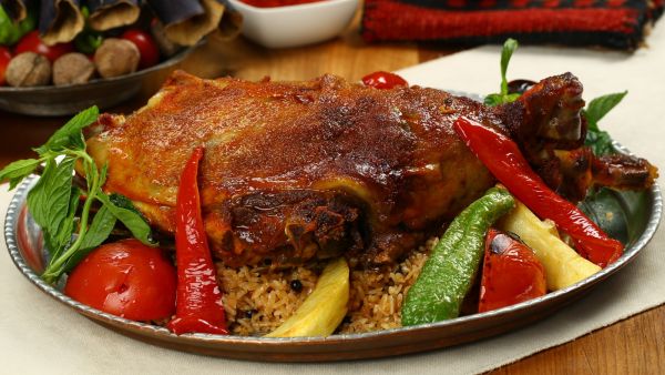 خروف محشي بالأرز والتوابل