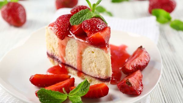 طريقة عمل كيكة عيد الأضحى بالفراولة