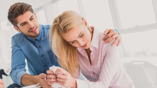كيف تتعامل مع رجل برج السرطان عندما يتجاهلك؟