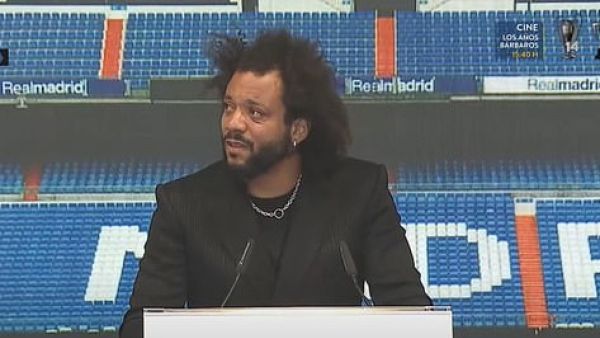 مارسيلو يودع ريال مدريد (المصدر: قناة ريال مدريد الرسمية على يوتيوب)