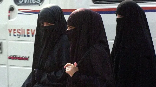ذبح النساء في المجتمعات القبليّة والإسلامية