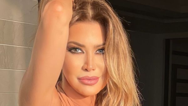 نوال الزغبي بإطلالات جريئة وناعمة تناسب الخروجات المسائية