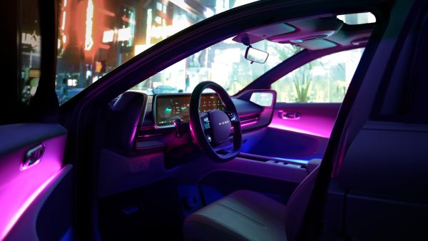 هيونداي تكشف النقاب عن IONIQ 6 الكهربائية المنسابة مع مقصورة مدركة