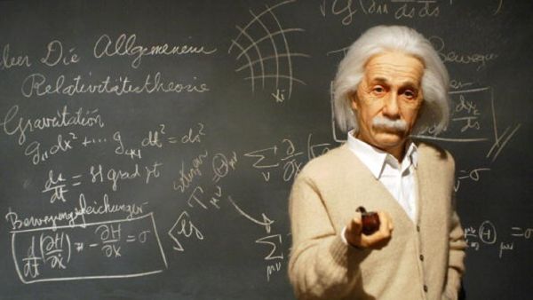 رسالة بتوقيع آينشتاين للبيع فى مزاد بـ70 ألف دولار عن الرسالة