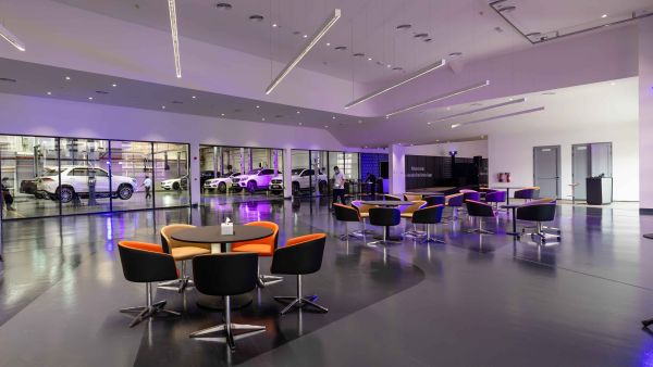 Refurbished flagship showroom to provide a completely digitalised experience for customers in Abu Dhabi Emirates Motor Company Officially Inaugurates Its Fully Digitalised, New Airport Road Showroom, Together With An Innovative State-of-the-art Service Centre