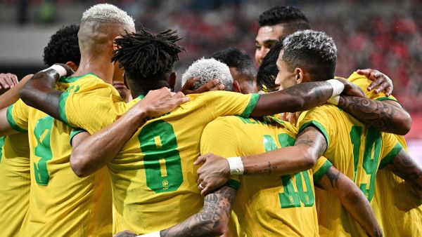 Brazil's forward Neymar (C) celebrates with teammates after he scored a penalty goal during the international football friendly match between South Korea and Brazil at Seoul World Cup Stadium in Seoul on June 2, 2022. (Photo by ANTHONY WALLACE / AFP)