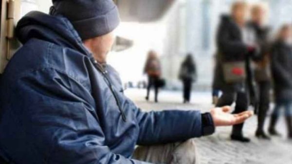 متسولون يهددون موظفين في مكافحة التسول بالقتل