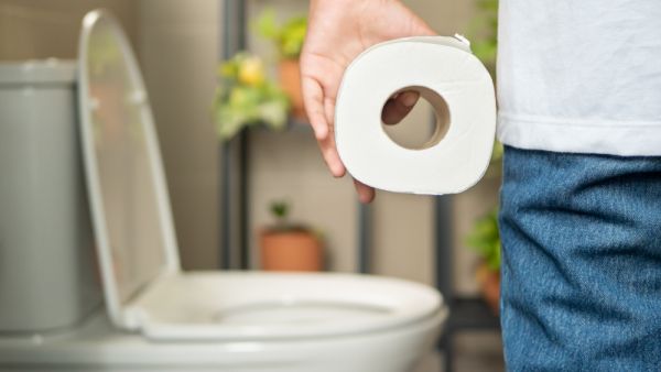 كيفية علاج الإسهال عندما تكون مصاب بكوفيد-19 