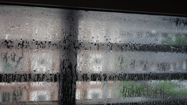 هل يمكن أن يسبب المطر الاكتئاب ؟ 