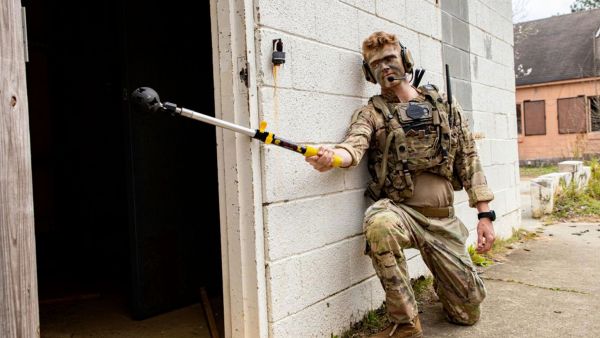 تصريحات ماكرون تشير الى التهاون مع موسكو