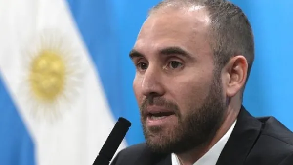 وزير الاقتصاد الأرجنتيني المستقيل مارتن غوزمان