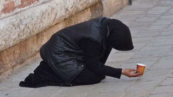  تصل عقوبة المتهمة إلى السجن مدة لا تزيد على سنة، أو بغرامة لا تزيد على مائة ألف ريال