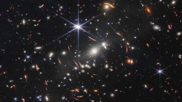 مجرات على بعد 300 سنة ضوئية