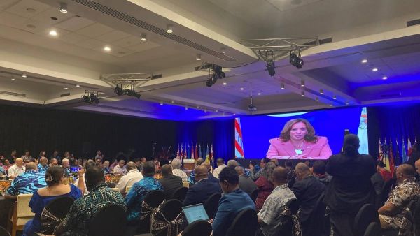 نائبة الرئيس الأمريكي تتحدث عبر الفيديو أمام منتدى جزر المحيط الهادئ