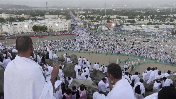 مزدلفة بطول 25 كيلومتراً، أطول ممر مشاة في العالم