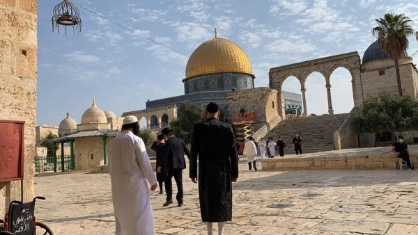 يهود متطرفون في ساحات المسجد الأقصى