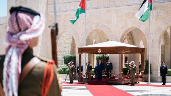 King Abdullah meets with Palestinian President Mahmoud Abbas
