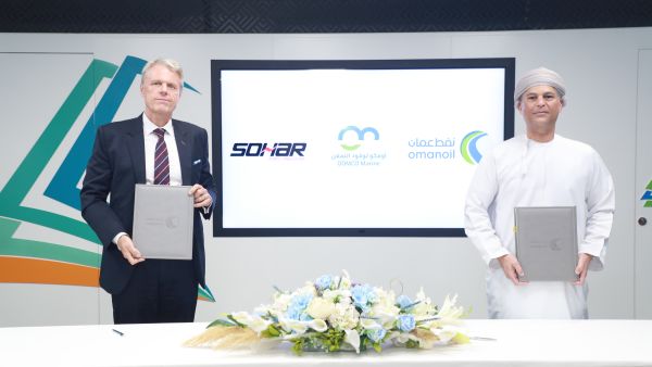 ميناء صحار والمنطقة الحرة يبرم اتفاقية طويلة المدى مع شركة النفط العُمانية للتسويق لتوفير خدمات تزويد السفن بالوقود