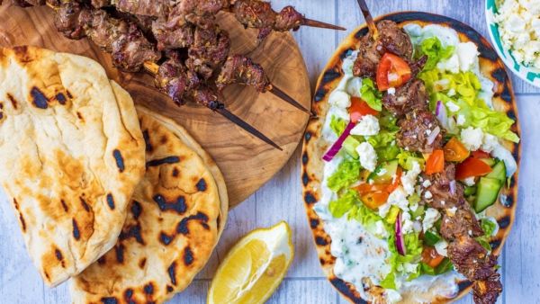 وصفات العيد: أسياخ لحم الغنم المشوية
