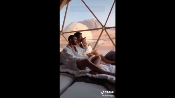 فيلم وادي رم الإباحي يعيد انتشار فيديو المثليين عبر تيك توك