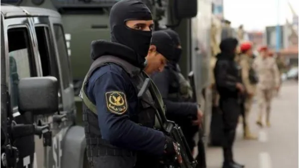 عناصر من الأمن المصري