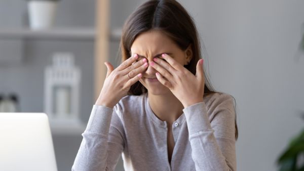 7 من أسباب حرقة العين ومتى يجب رؤية الطبيب
