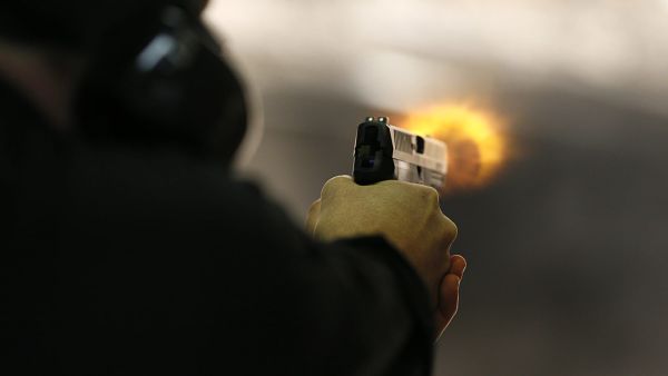  إطلاق النار أسفر عن مقتل شخصين، كما عثر على شخص يعتقد أنه مطلق النار ميتا في مكان الحادث