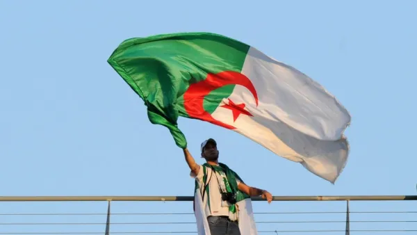الجزائر تحارب الفساد بالعفو عن المفسدين