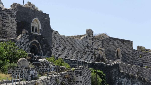 بانياس السورية.. قلعة فريدة جدرانها عالية