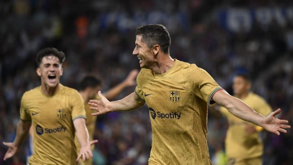 ليفاندوفسكي يسجل هدفين ويقود برشلونة للفوز على سوسييداد (المصدر: أ ف ب)