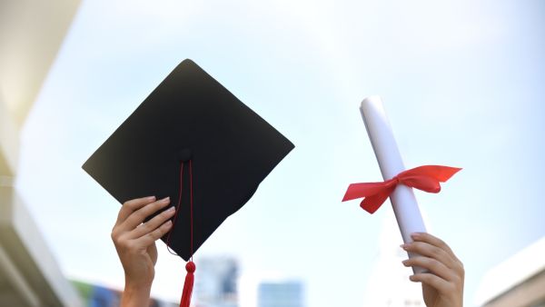 اجمل بطاقات تهنئة بالنجاح والتفوق