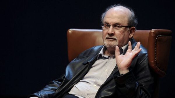 الكاتب البريطاني سلمان رشدي