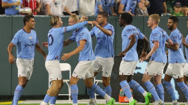 مانشستر سيتي يستعد لمواجهة ويست هام يونايتد (المصدر: أ ف ب)