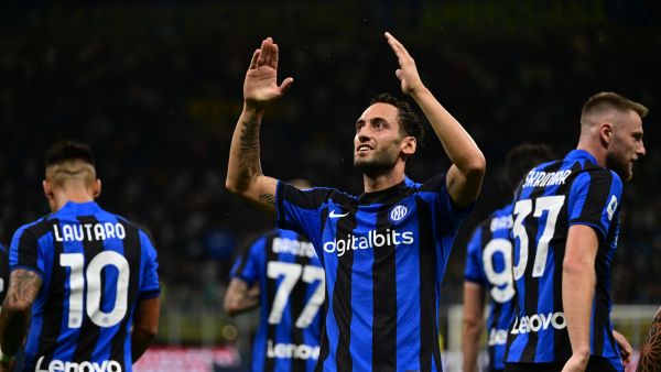 تشالهانوغلو يقود إنتر ميلان للفوز (المصدر: أ ف ب)