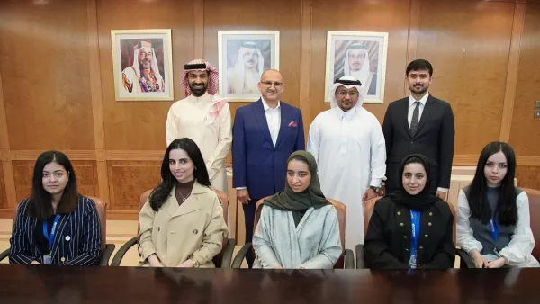 الرئيس التنفيذي للبحرين الإسلامي يلتقي متدربي بورصة البحرين