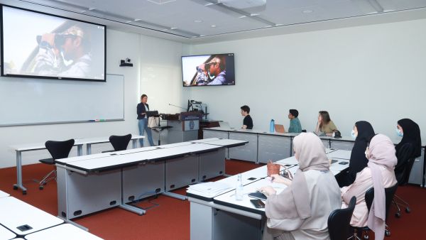 خلال الحدث فصل غير تقليدي لأستاذة مبدعة يجتذب الطلاب القطريين