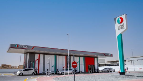 شركة بترول الإمارات الوطنية مجموعة اينوك تفتتح محطة خدمة متنقلة جديدة في أم القيوين