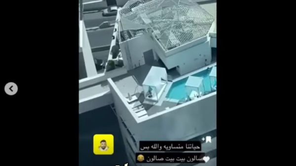 شاب يصور فتيات داخل مسبح في الأردن