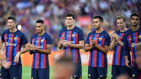 Barcelona's players clap before the start of the 57th Joan Gamper Trophy friendly football match between FC Barcelona and Club Universidad Nacional Pumas at the Camp Nou stadium in Barcelona on August 7, 2022. (Photo by Pau BARRENA / AFP)