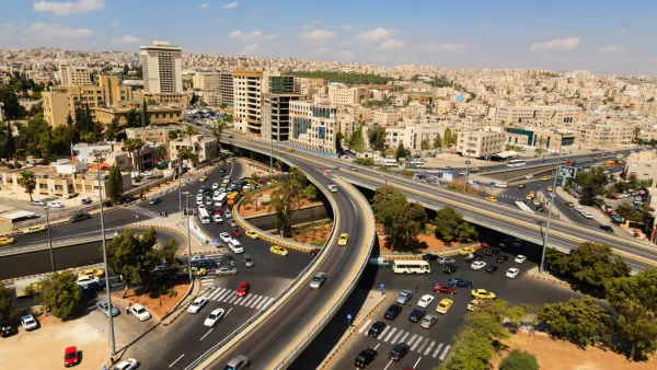  عانى القطاع العام في الأردن، كما في العديد من الدول العربية، من ترهل تدريجي