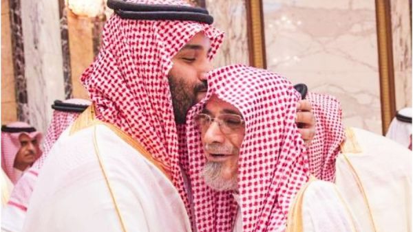 إمام الحرم المكي صالح بن حميد مع ولي العهد السعودي الأمير محمد بن سلمان 