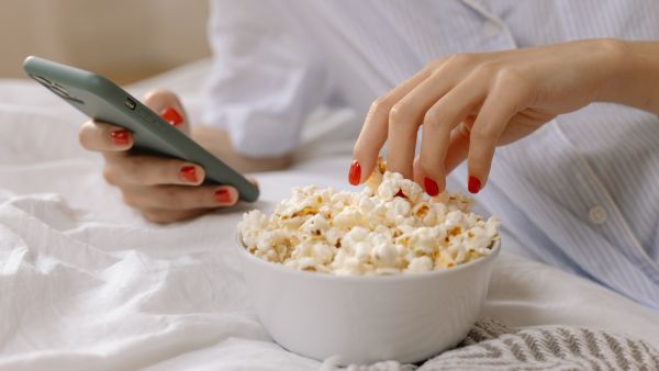طبيب البوابة: وجبات خفيفة صحية لمشاهدة الأفلام