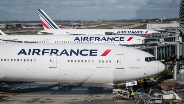 Air France Suspends 2 Pilots for Fighting in Cockpit