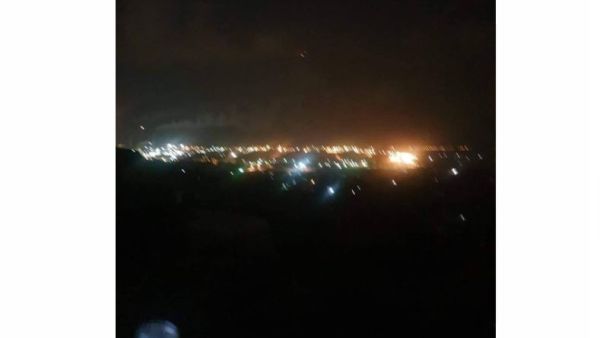 صورة منذ قليل للصواريخ الإسرائيلية أثناء مرورها من فوق البحر باتجاه حلب.